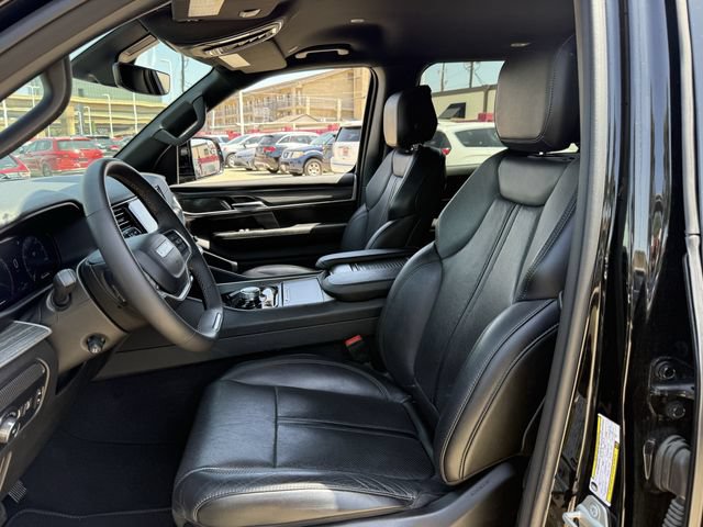 Used 2024 Jeep Wagoneer L Series II RWD image 25