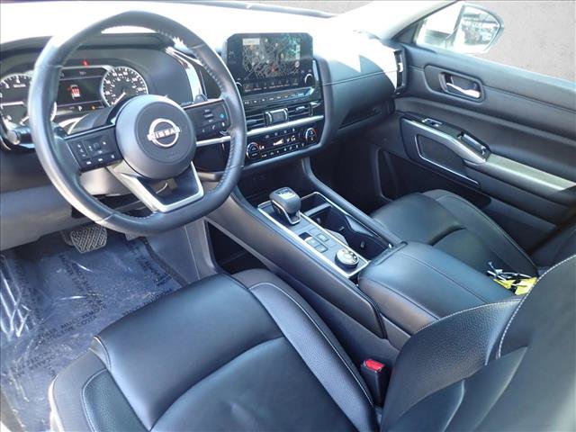 Used 2023 Nissan Pathfinder SL AWD/4WD image 11
