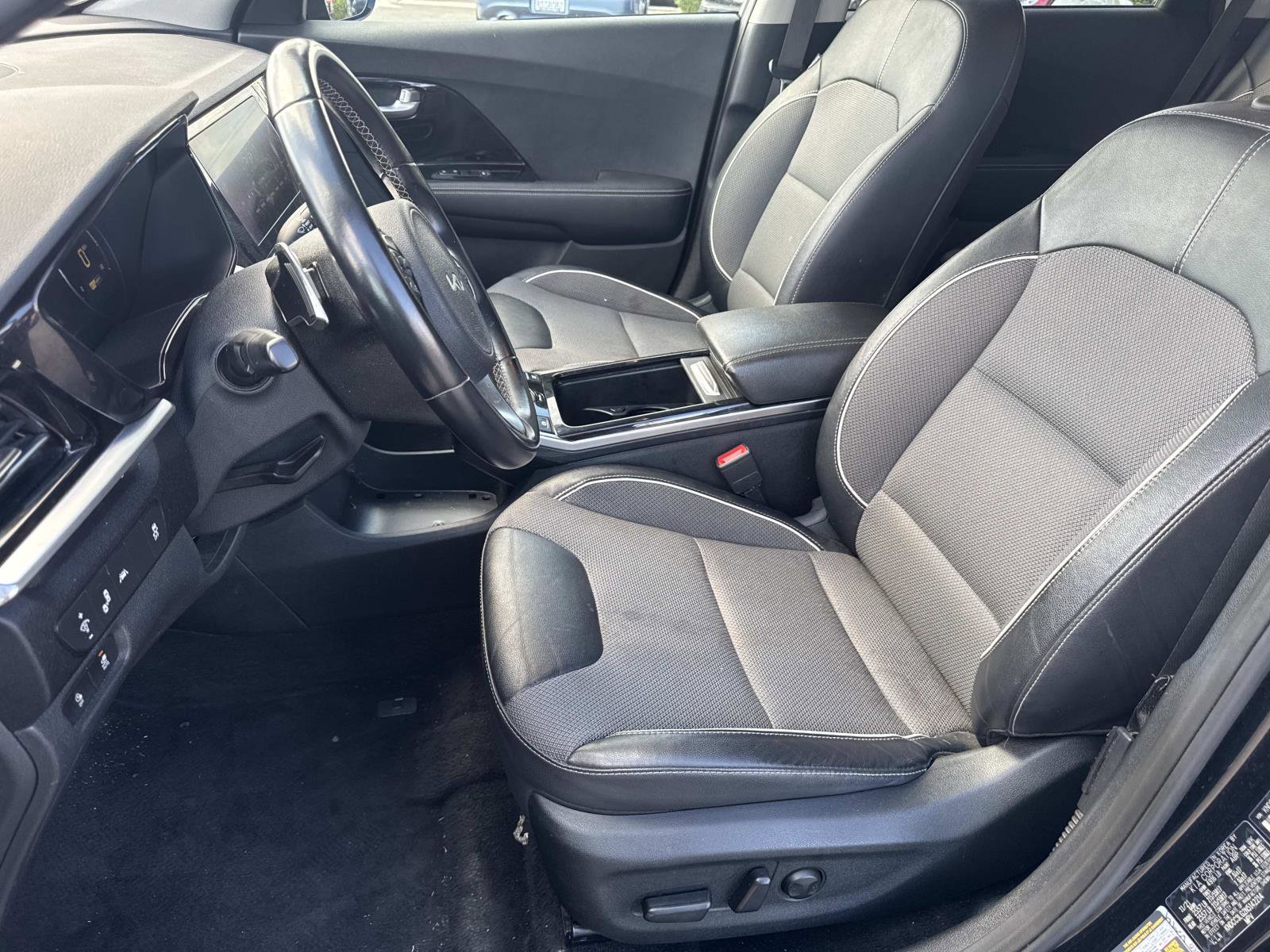 Used 2022 Kia Niro EX image 20