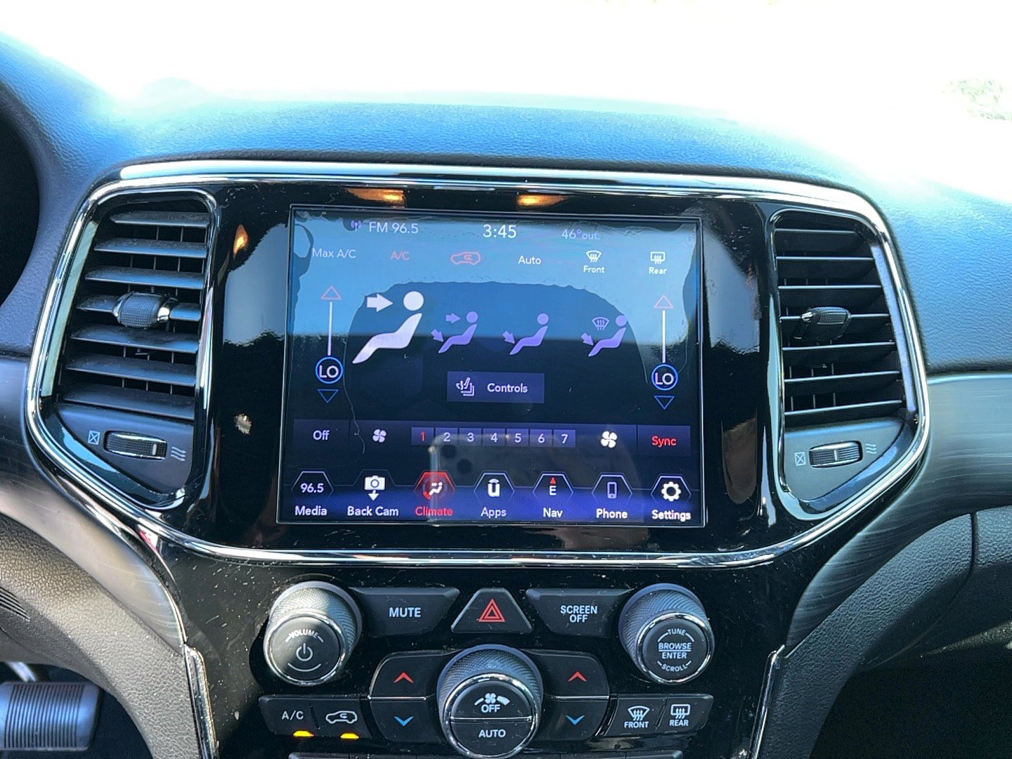 Used 2020 Jeep Grand Cherokee Altitude RWD image 17