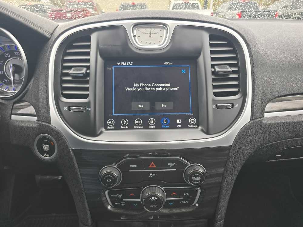 Used 2019 Chrysler 300 Touring w/ Driver Convenience Group image 12