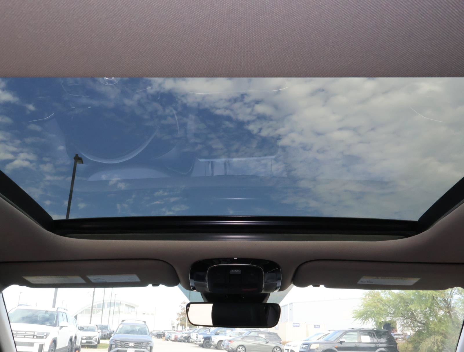 Used 2023 Hyundai Santa Fe SEL w/ Premium Package FWD image 11