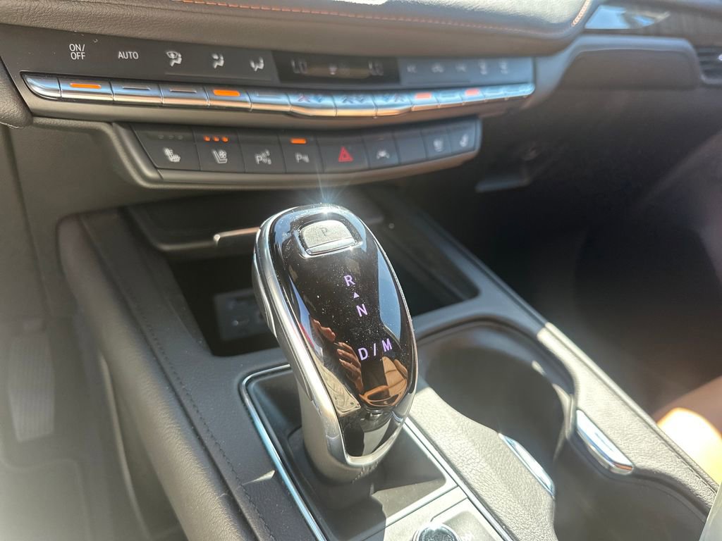 Used 2022 Cadillac XT4 Premium Luxury w/ Technology Package FWD image 17