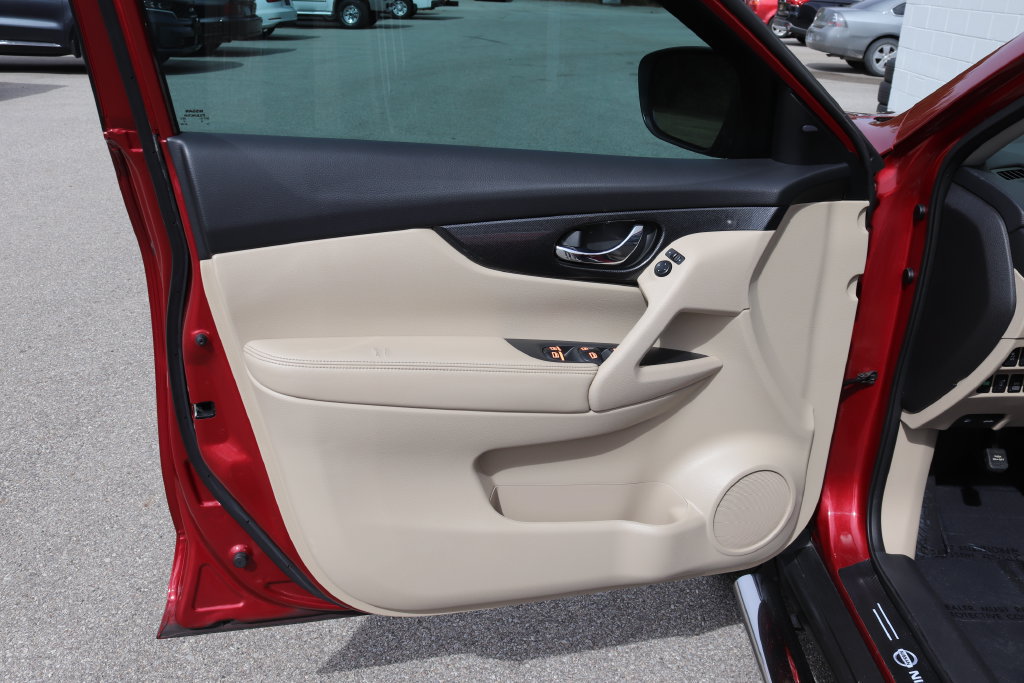 Used 2016 Nissan Rogue SL AWD/4WD image 21