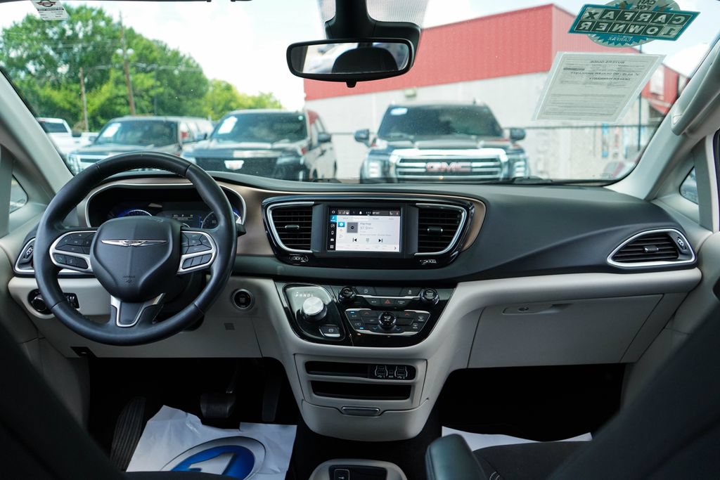 Used 2023 Chrysler Voyager LX FWD image 9
