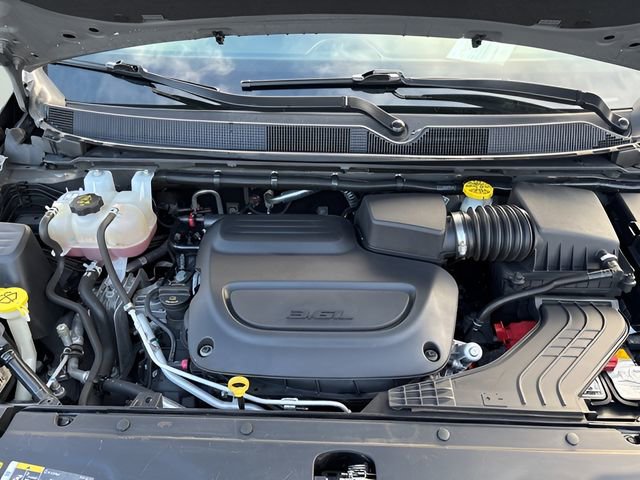 Used 2023 Chrysler Pacifica Touring-L FWD image 28