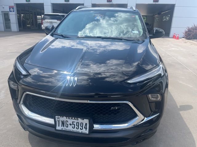 Used 2024 Buick Encore GX Sport Touring FWD image 3