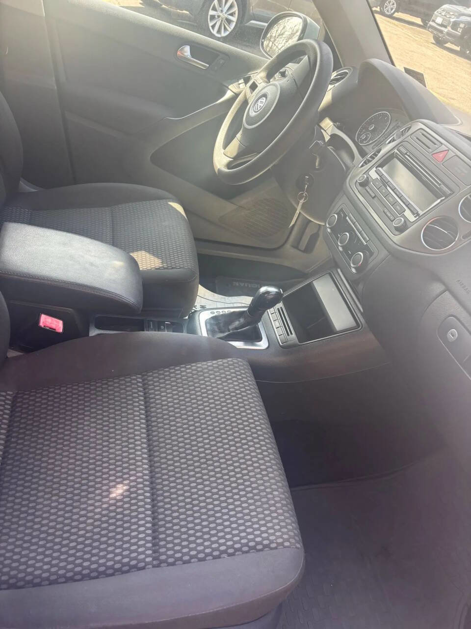 Used 2011 Volkswagen Tiguan S image 4