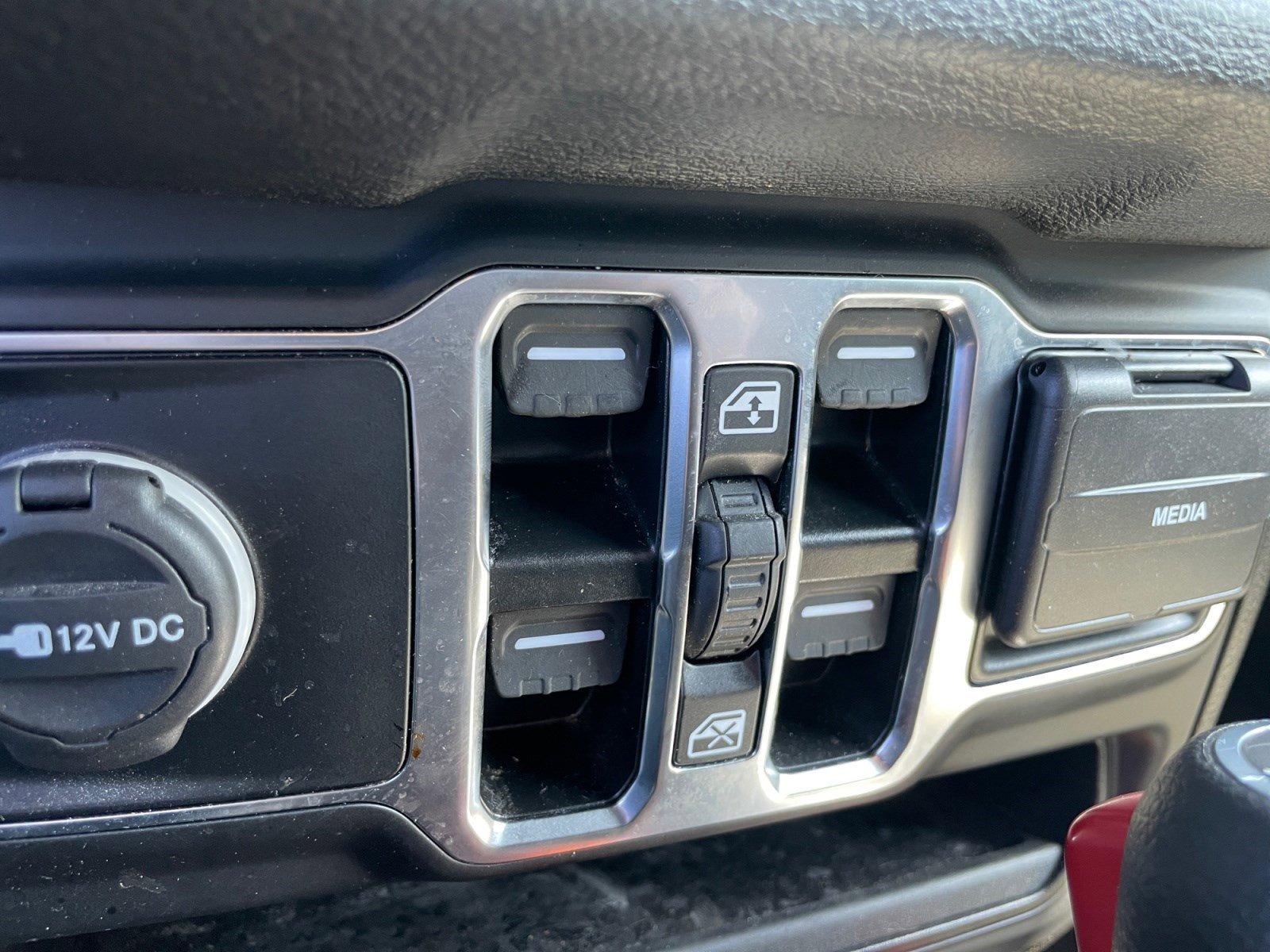 Used 2024 Jeep Wrangler Unlimited w/ Convenience Group AWD/4WD image 23