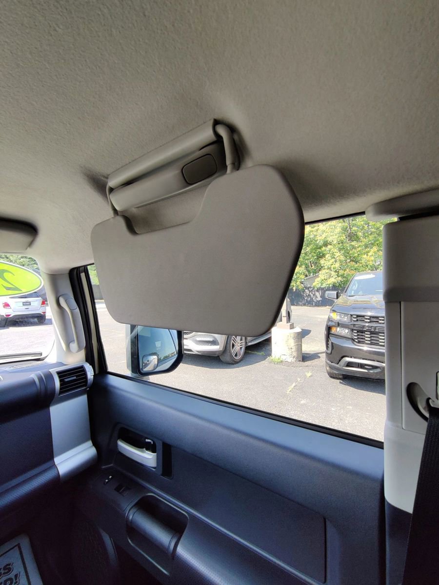 Used 2014 Toyota FJ Cruiser 4WD w/ Convenience Package image 29