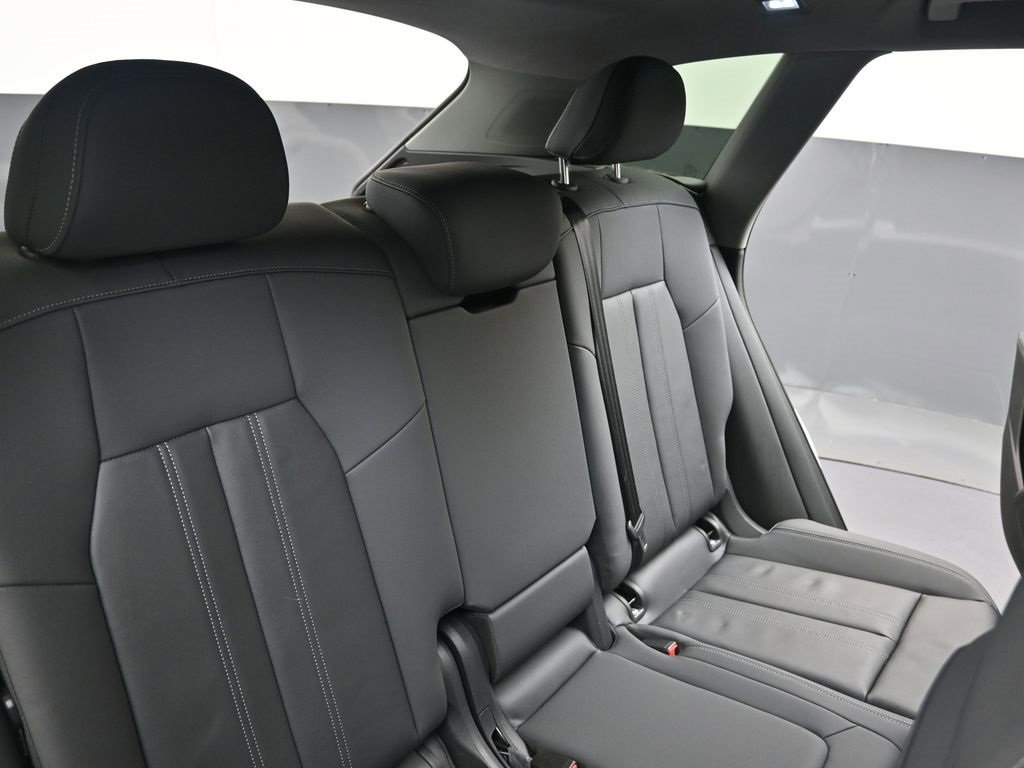 Used 2025 Audi Q5 2.0T Premium Plus w/ Premium Plus image 16