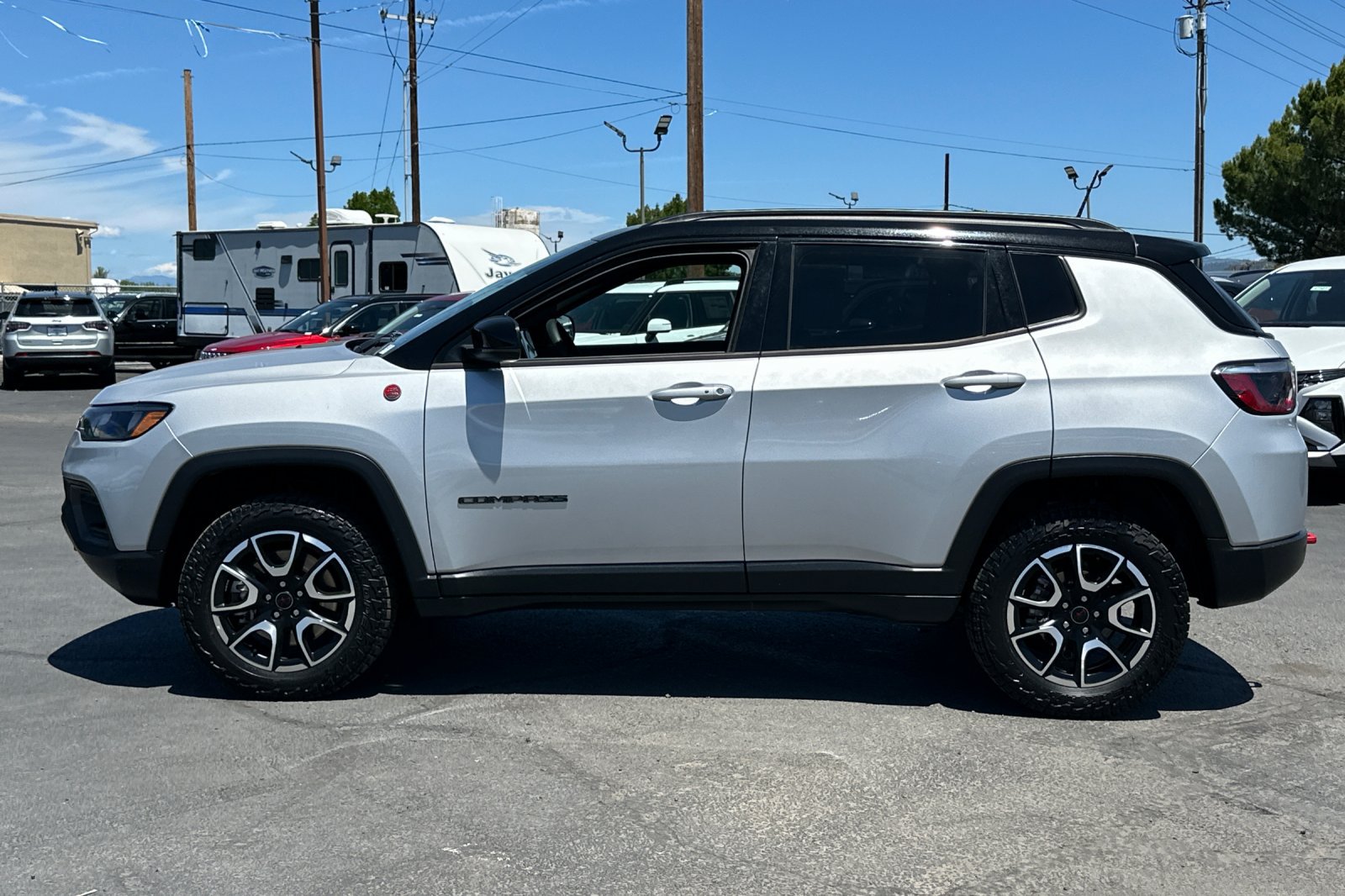 Used 2025 Jeep Compass Trailhawk AWD/4WD image 7