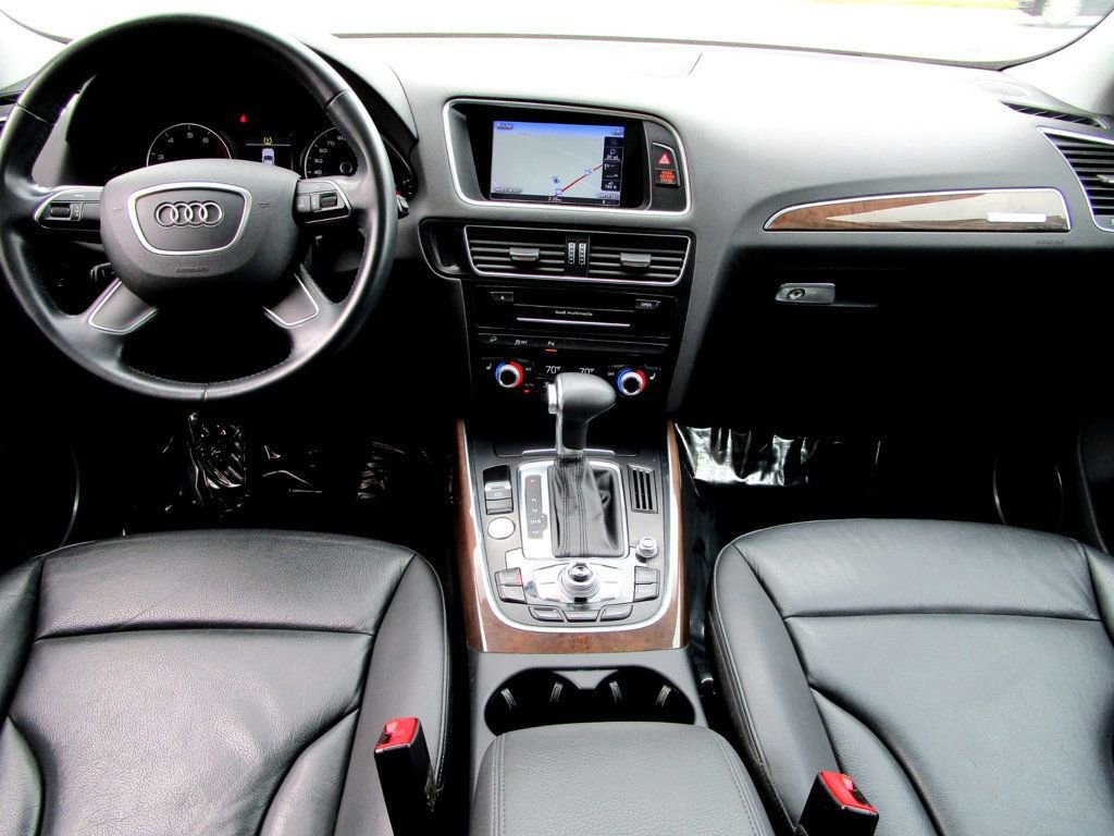 Used 2017 Audi Q5 2.0T Premium Plus w/ Technology Package image 2
