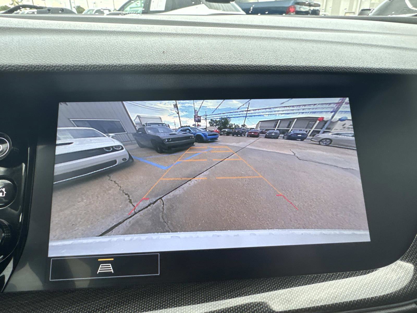 Used 2022 Buick Envision Essence w/ Sport Touring Package image 25