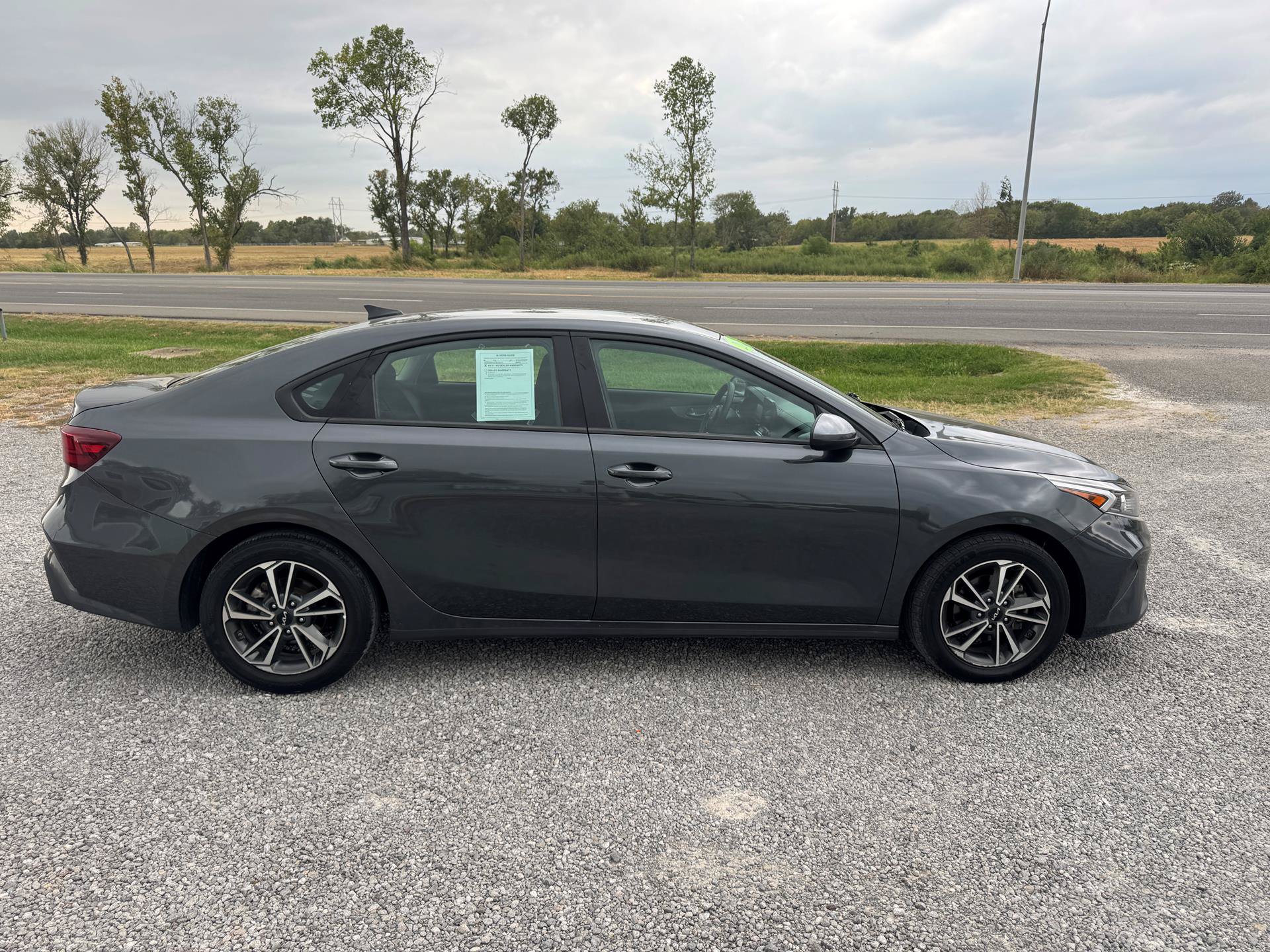 Used 2023 Kia Forte Sedan FWD image 2