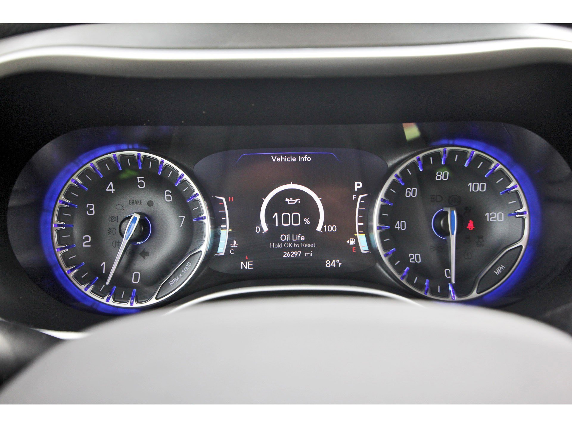 Used 2022 Chrysler Pacifica Touring-L w/ Uconnect Theater Family Group FWD image 17