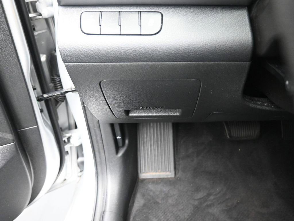 Used 2018 Hyundai Elantra SE w/ Cargo Package image 15