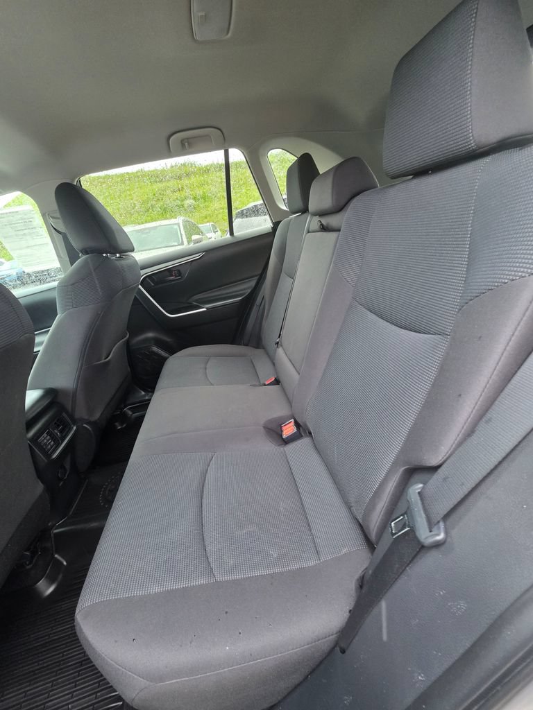 Used 2022 Toyota RAV4 LE AWD/4WD image 11