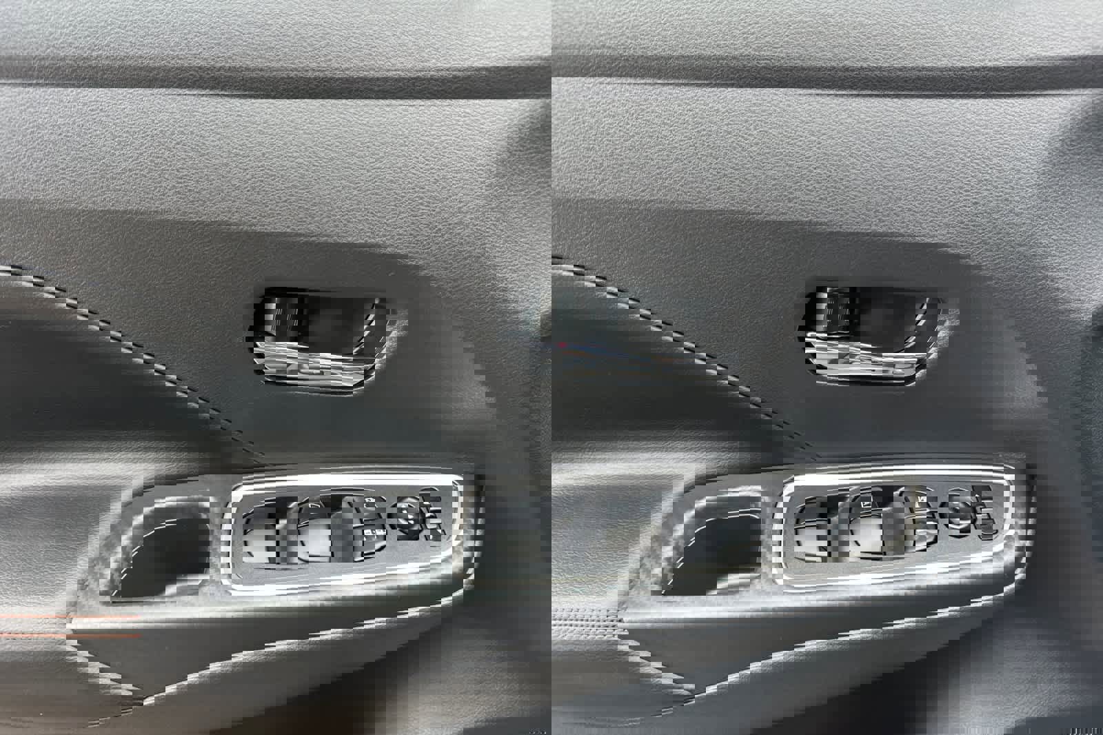 New 2025 Nissan Versa SR w/ Trunk Package image 12