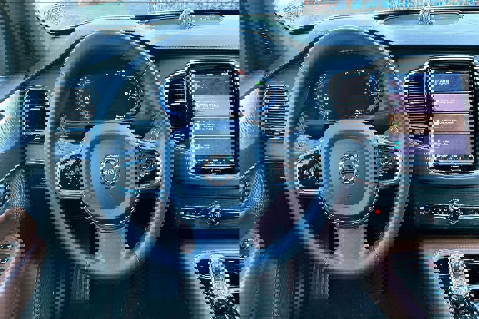 Used 2023 Volvo XC90 T8 Ultimate w/ Protection Package Premier image 8