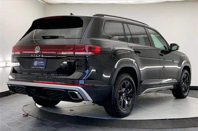 Used 2025 Volkswagen Atlas Peak Edition SE image 13