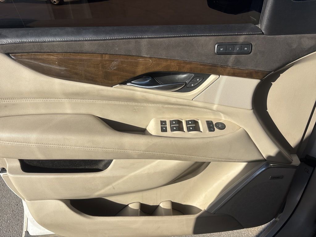 Used 2020 Cadillac Escalade Premium Luxury AWD/4WD image 25