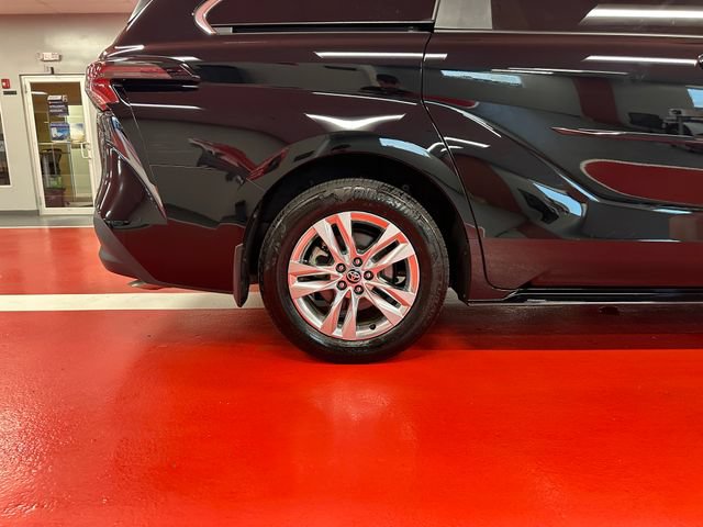 Certified 2025 Toyota Sienna XLE w/ XLE Plus Package AWD/4WD image 28