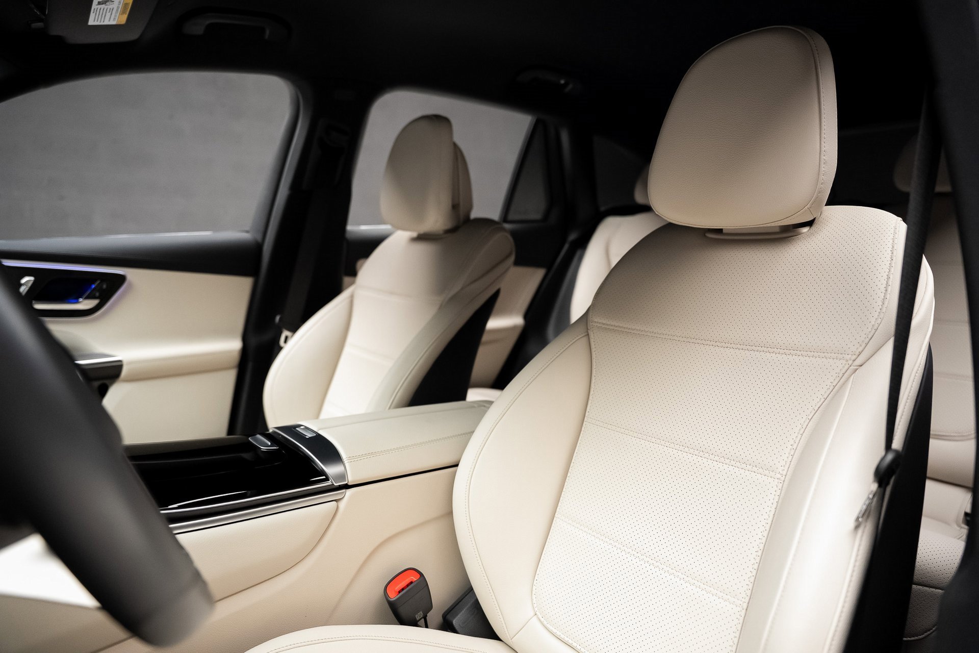 Used 2025 Mercedes-Benz GLC 350e 4MATIC image 59