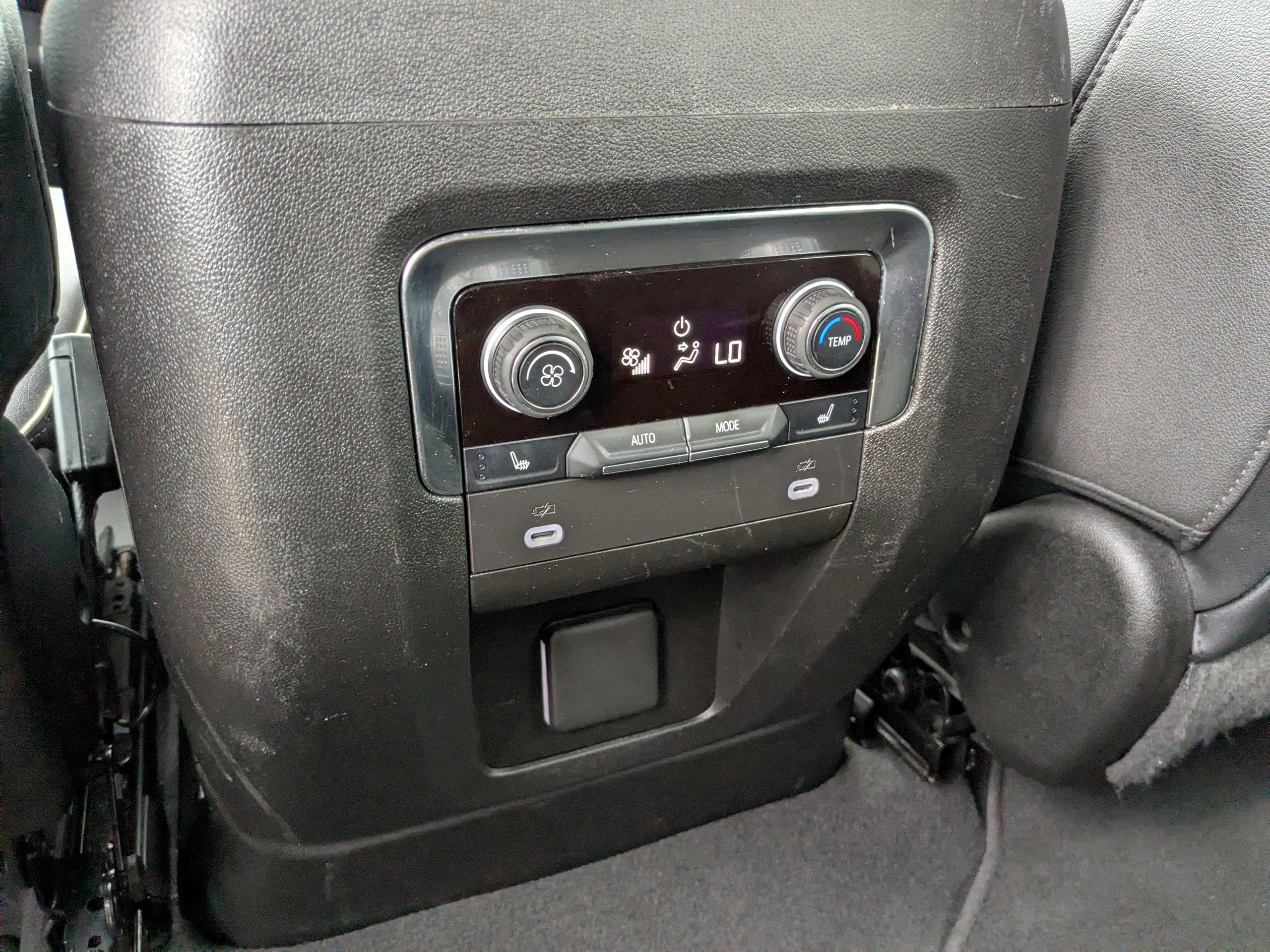 Used 2023 Chevrolet Suburban Premier image 16