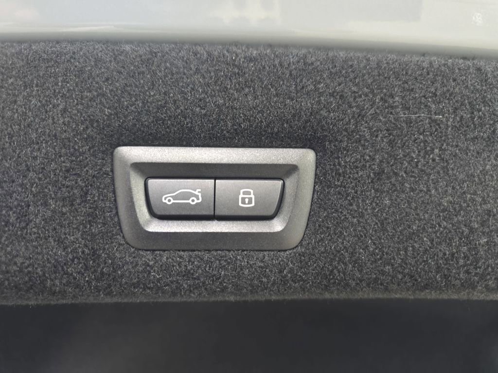 Used 2025 BMW 760i xDrive 760i xDrive w/ Premium Package image 29