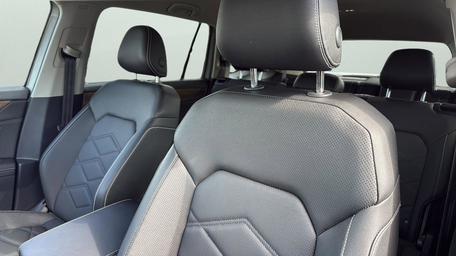 Used 2025 Volkswagen Atlas SE image 10