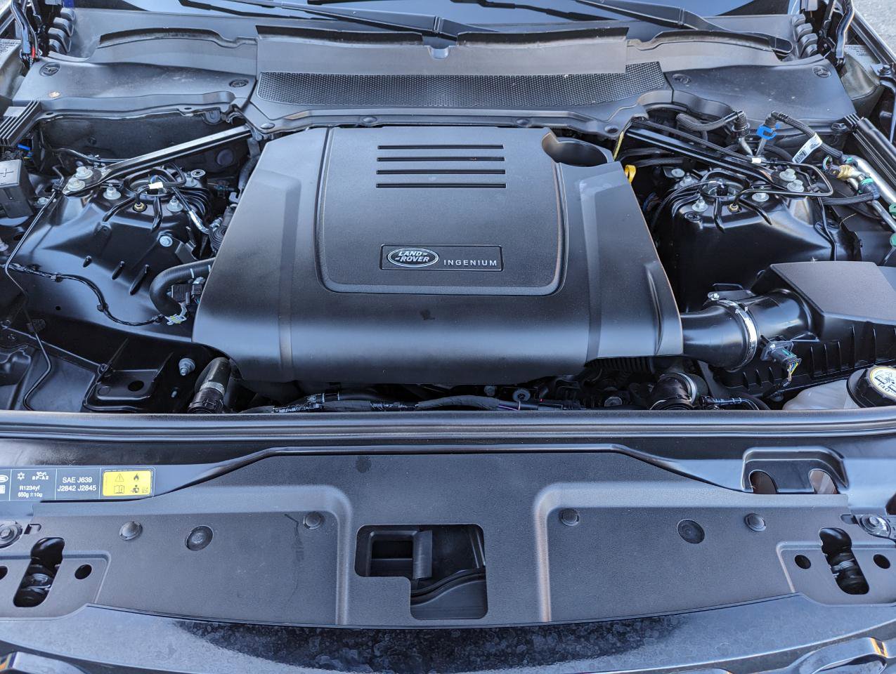 Used 2024 Land Rover Discovery Dynamic SE image 47
