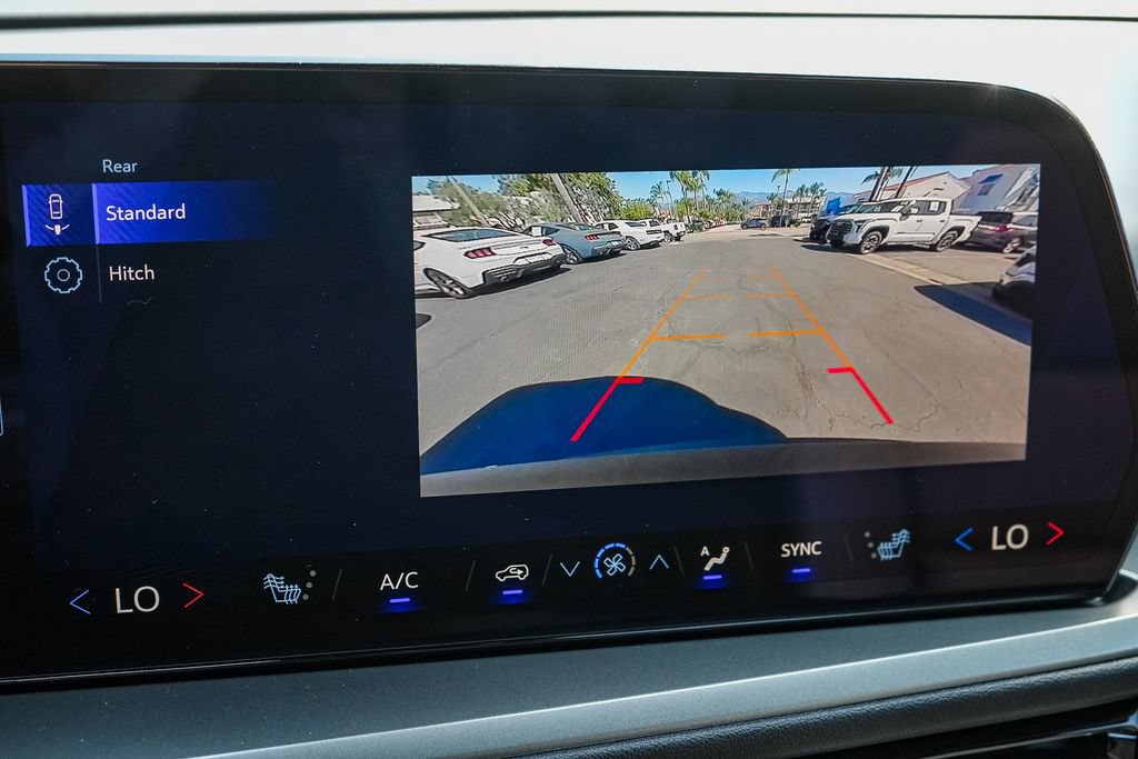 Used 2026 Chevrolet Traverse LT FWD image 21