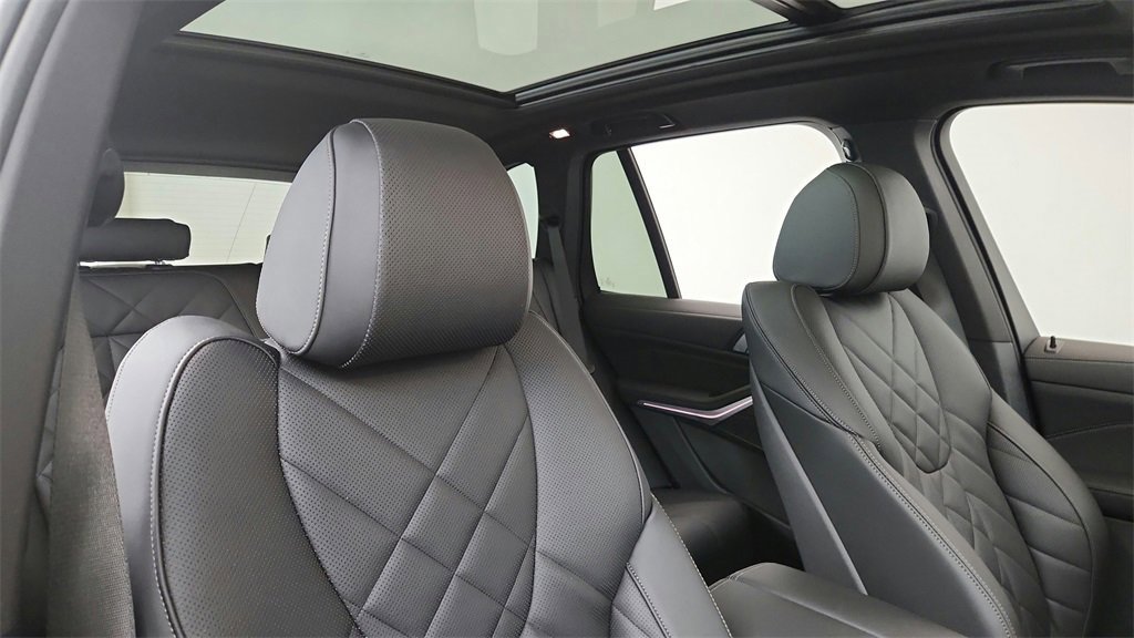 Used 2024 BMW X5 xDrive40i w/ Parking Assistance Package image 37
