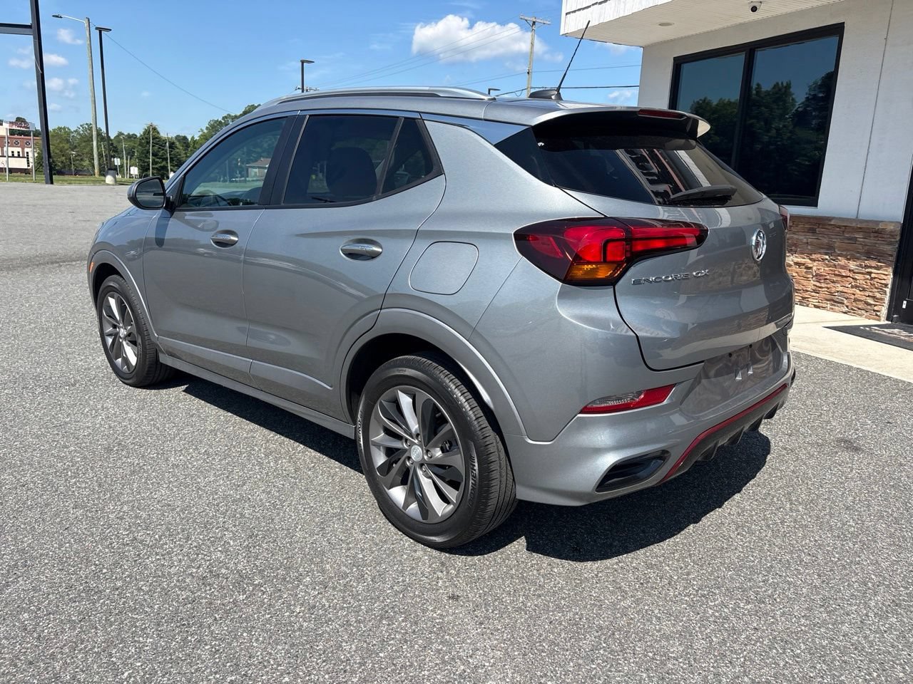 Used 2023 Buick Encore GX Select w/ Sport Touring Package FWD image 6