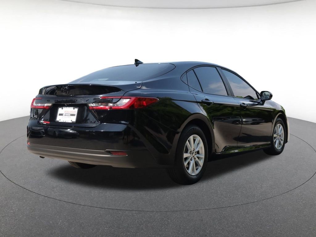 Used 2025 Toyota Camry LE FWD image 5