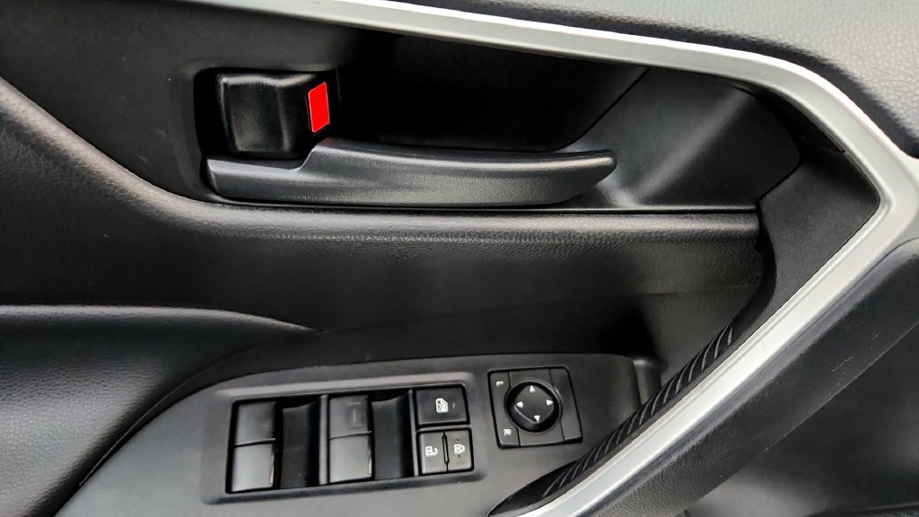 Certified 2021 Toyota RAV4 LE AWD/4WD image 23