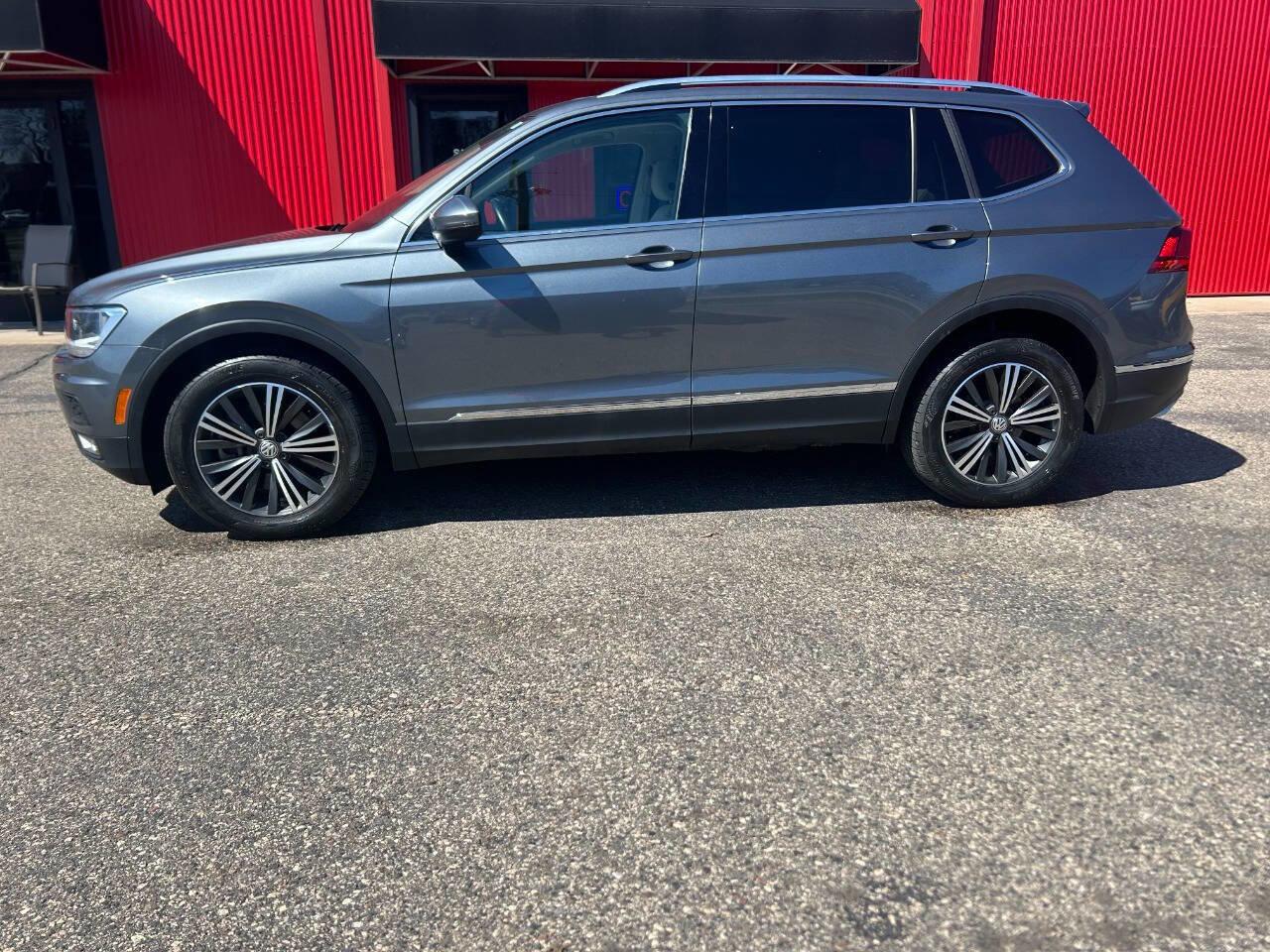 Used 2018 Volkswagen Tiguan SEL w/ 3rd Row Seat Package image 13