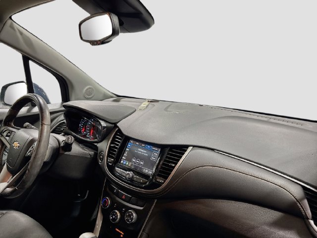 Used 2018 Chevrolet Trax LT w/ LT Convenience Package AWD/4WD image 23