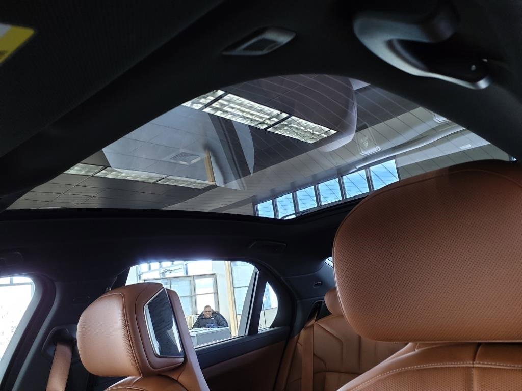 Used 2023 BMW 760i xDrive image 6