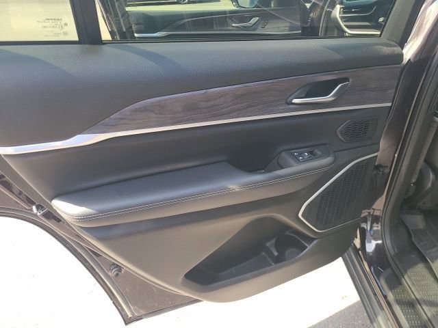 Used 2022 Jeep Grand Cherokee L Limited AWD/4WD image 16