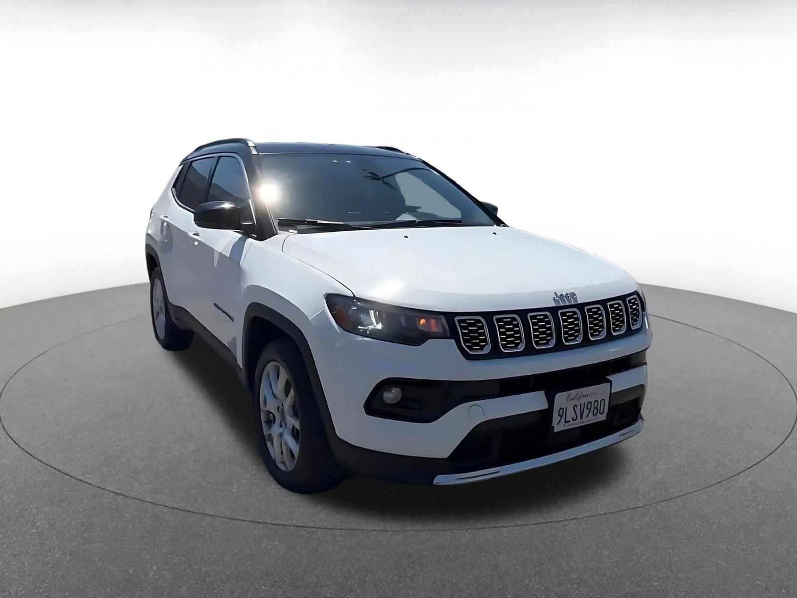 Used 2025 Jeep Compass Limited AWD/4WD image 3