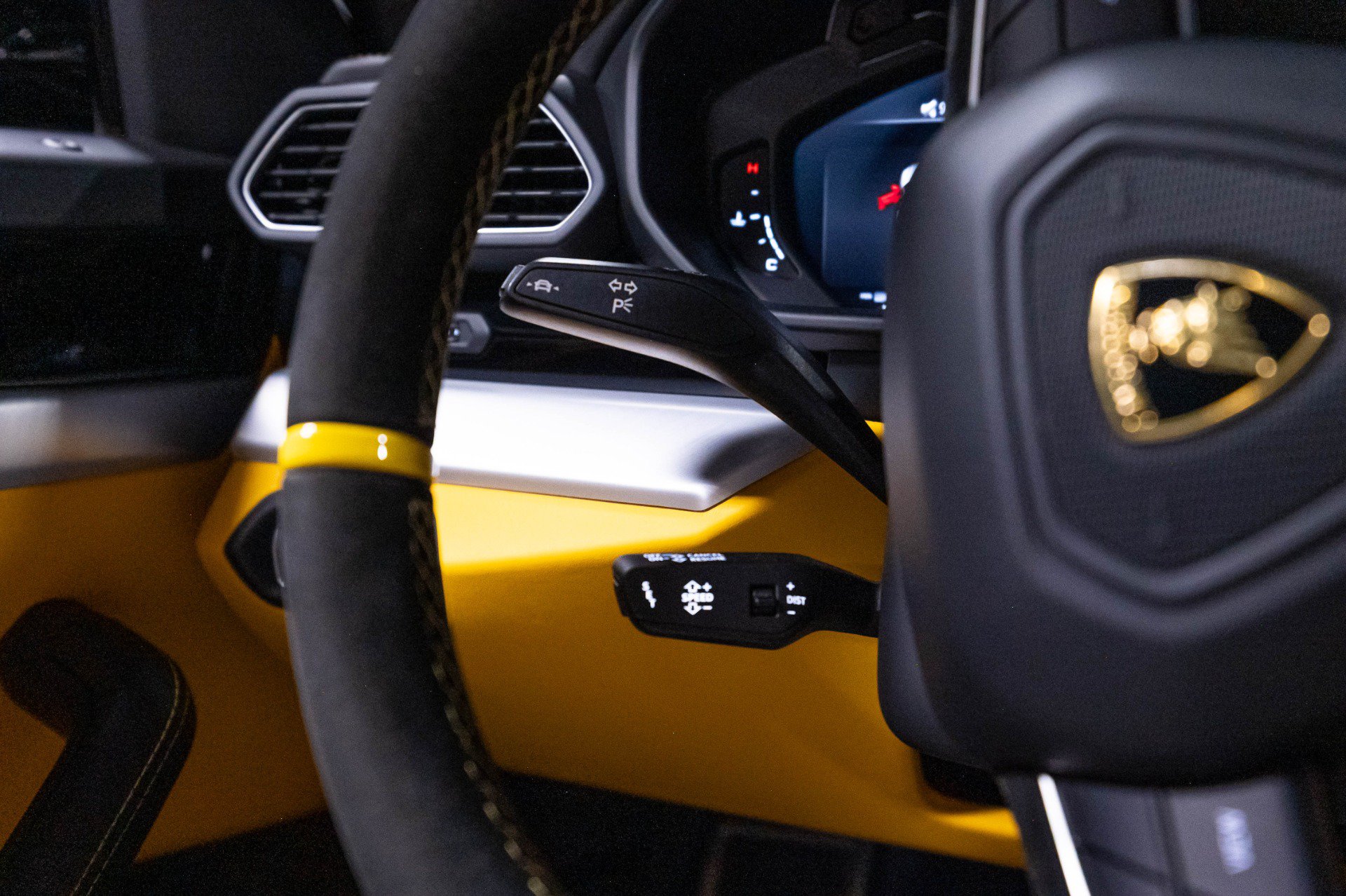 Used 2019 Lamborghini Urus AWD/4WD image 45