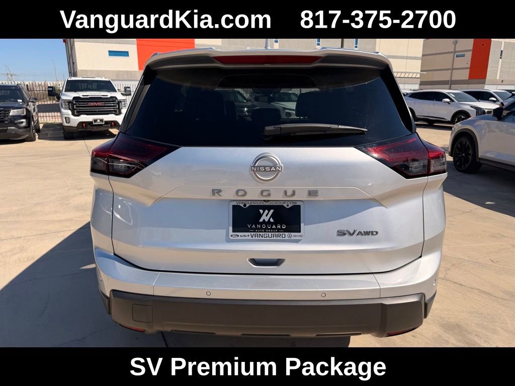 Used 2024 Nissan Rogue SV w/ SV Premium Package image 3