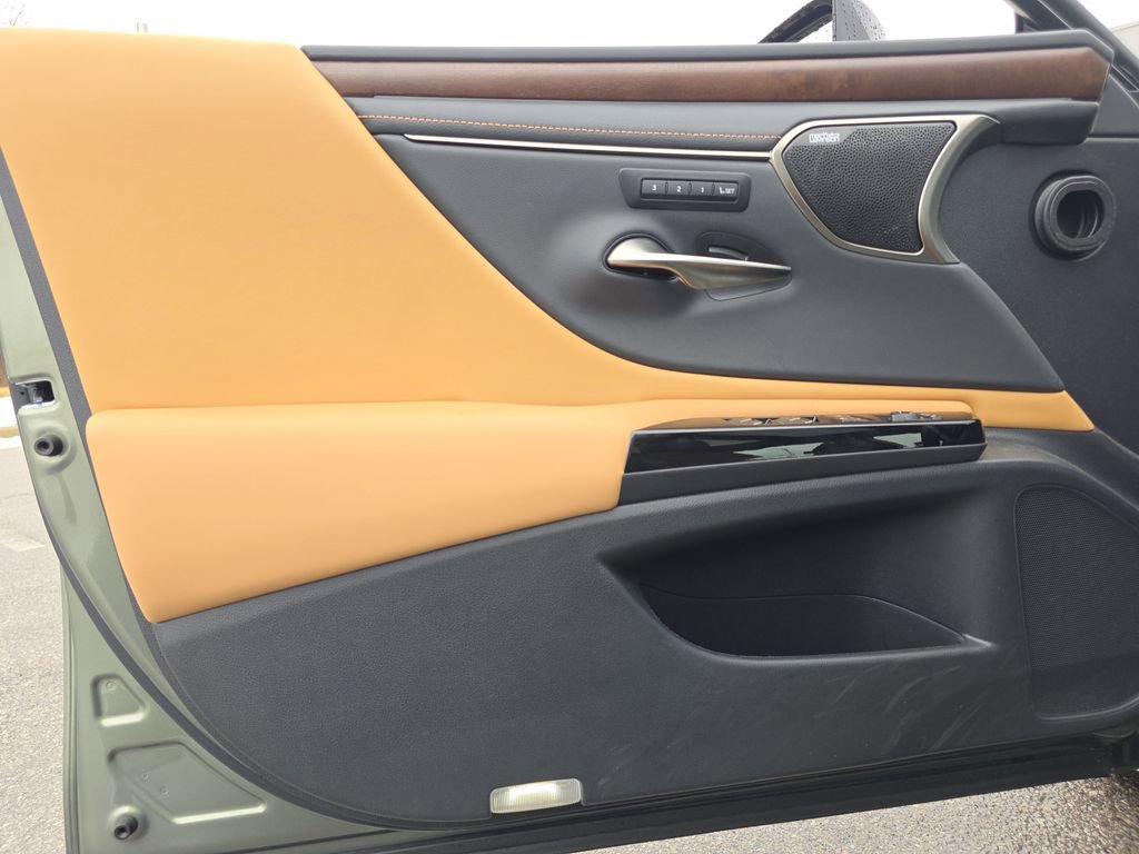 Used 2024 Lexus ES 350 Luxury w/ Accessory Package (Z2) image 36