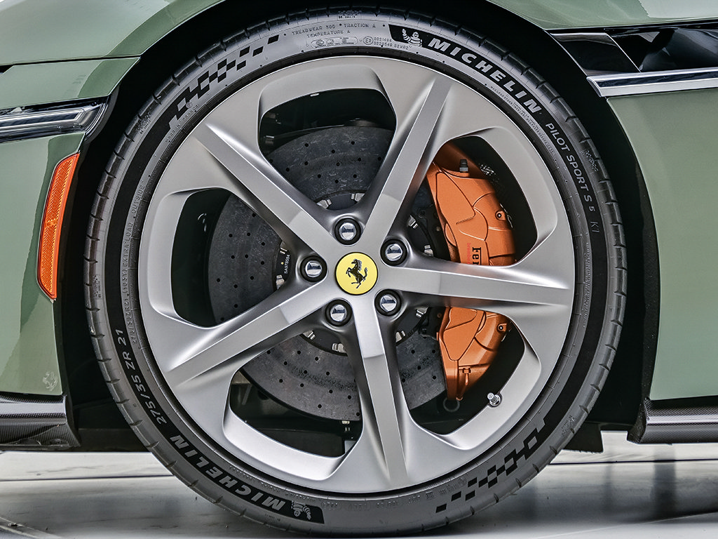 Used 2025 Ferrari 12Cilindri RWD image 32