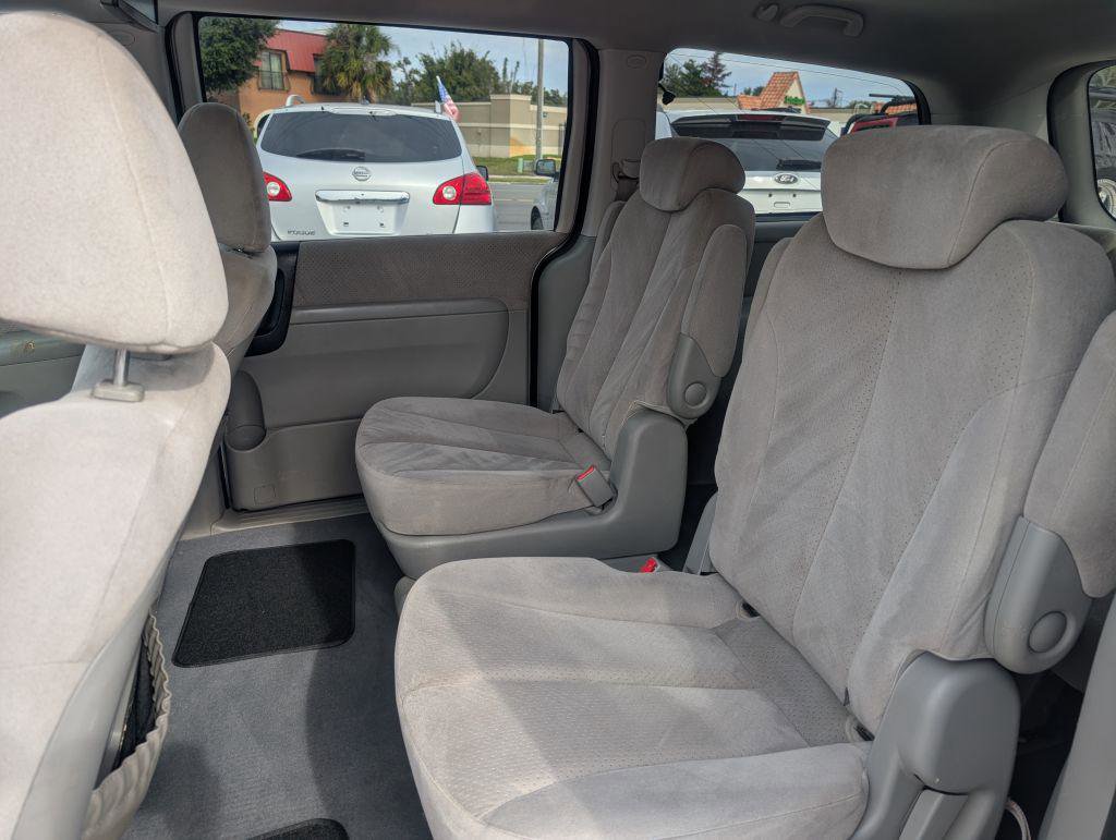 Used 2008 Hyundai Entourage Limited image 10