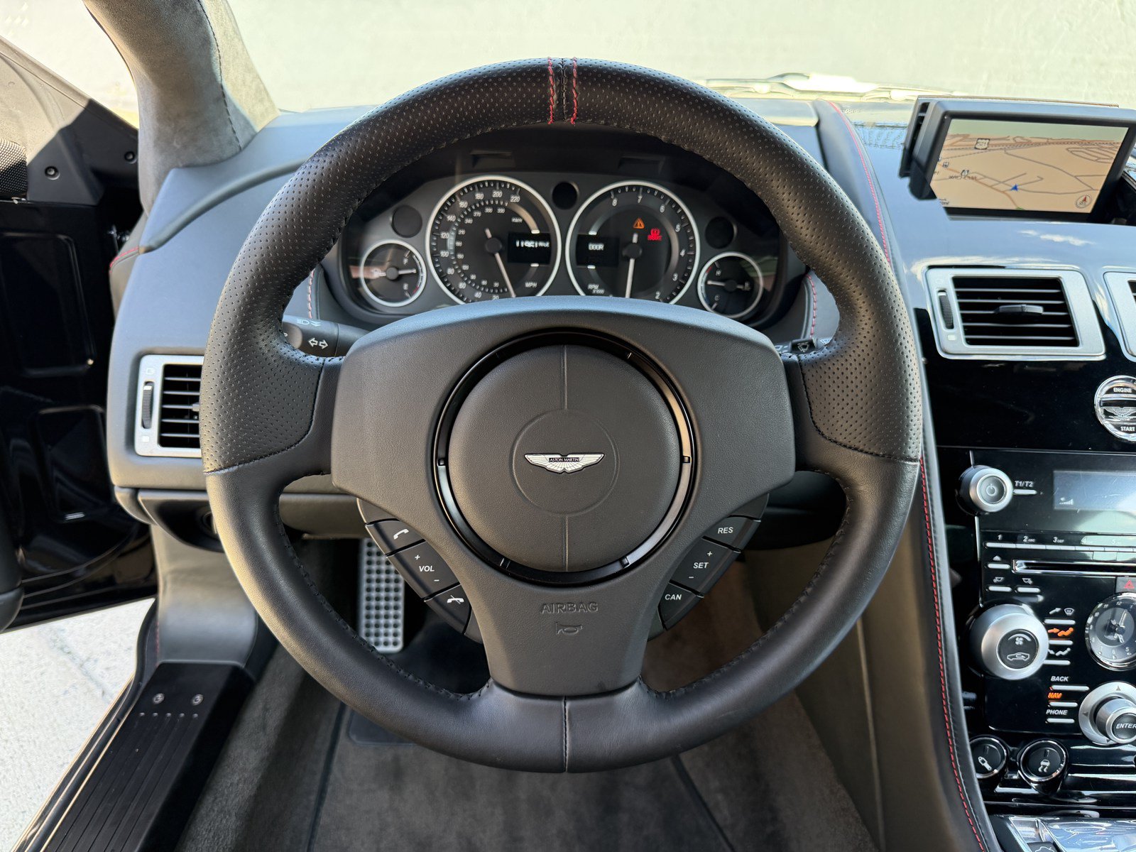 Used 2009 Aston Martin DBS Coupe RWD image 11