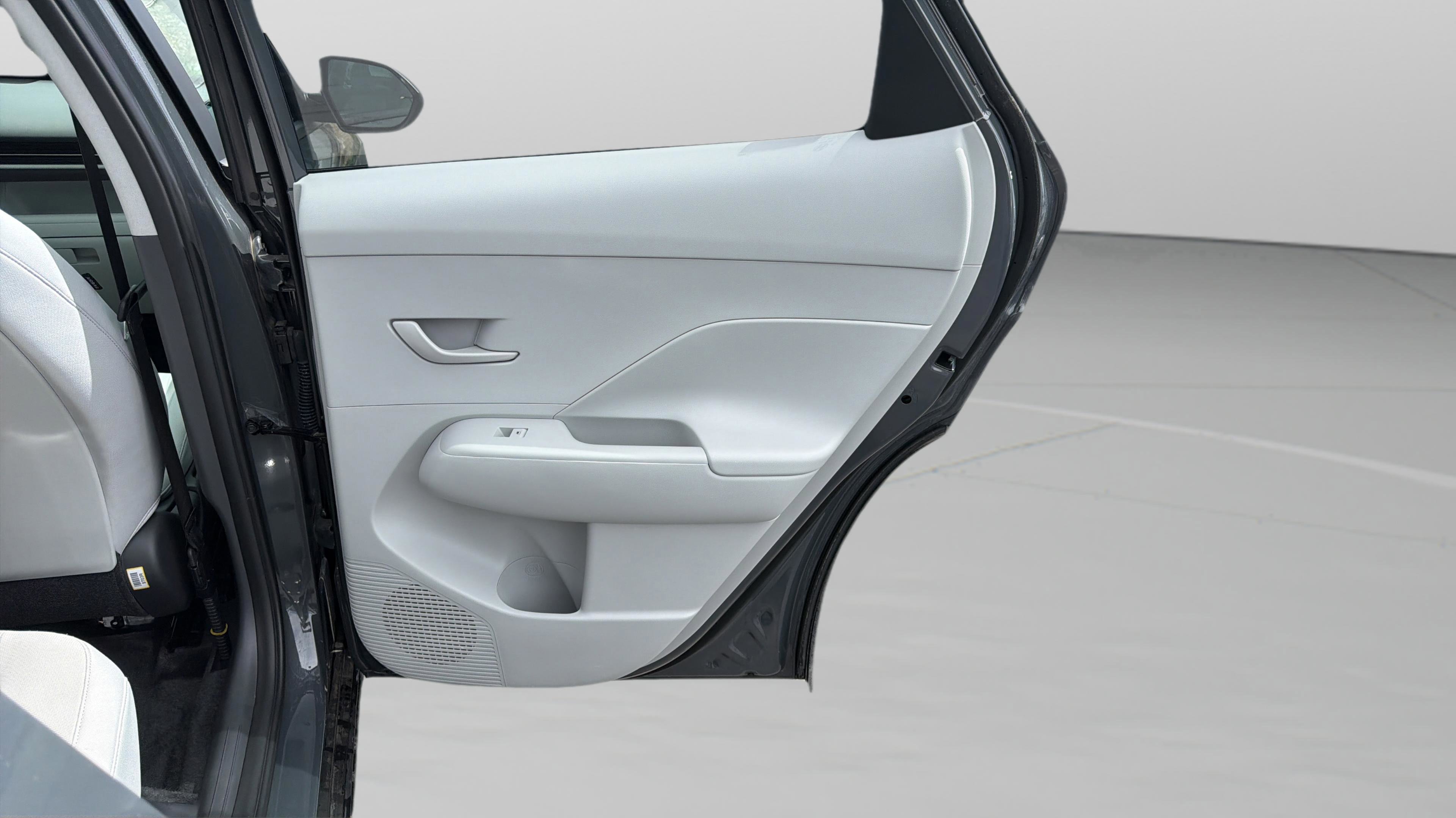 Used 2025 Hyundai Kona SEL AWD/4WD image 23