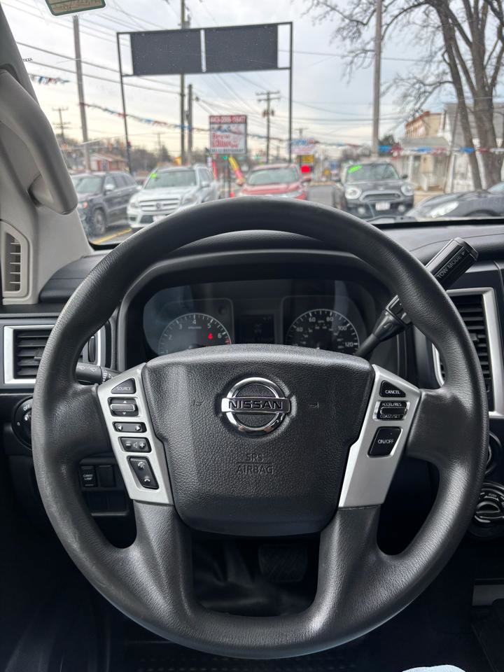 Used 2017 Nissan Titan S image 11